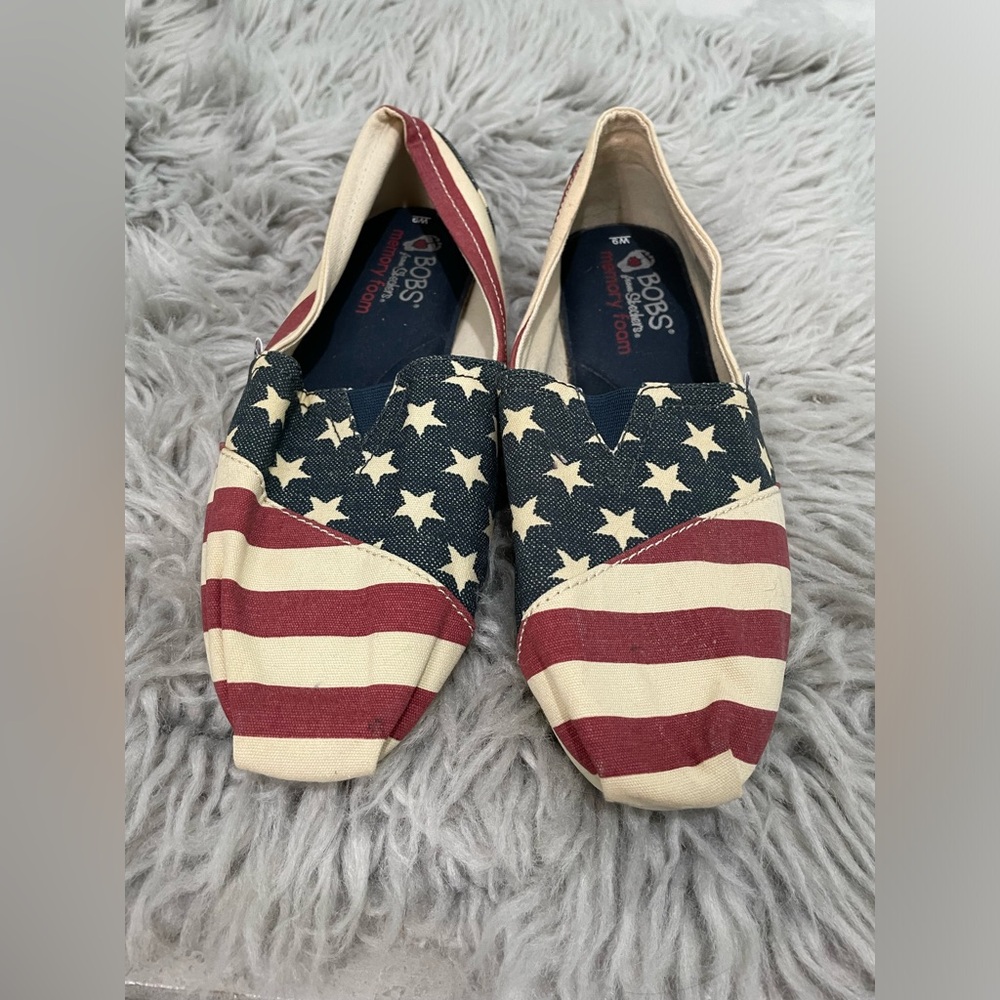 NWOT Bobs from Skechers Patriotic Red, White and Blue Shoes Sz 9W